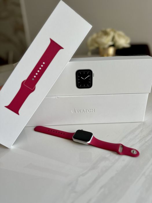 Apple Watch Series 5 40mm Prata +  Caixa + Carregador + 4 Pulseiras Extras