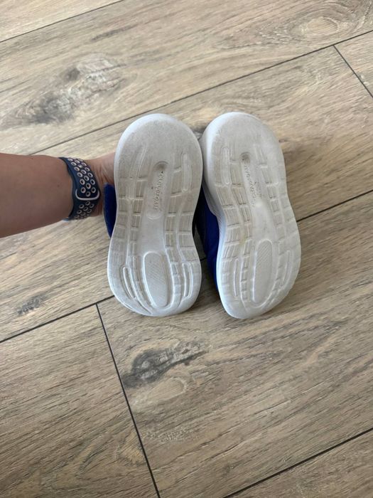 Продам детские кроссовки Adidas