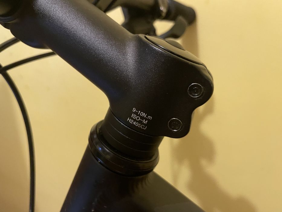 Bicicleta Rockride com luvas, chaves de aperto e tranca