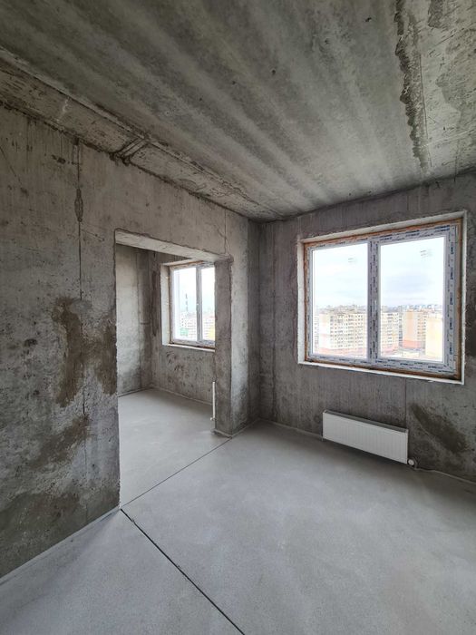 В продаже 2-комнатная квартира с возможностью перепланирования.