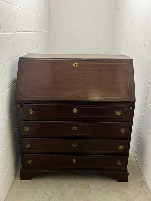 Secretária Clássica em Madeira com Gavetas