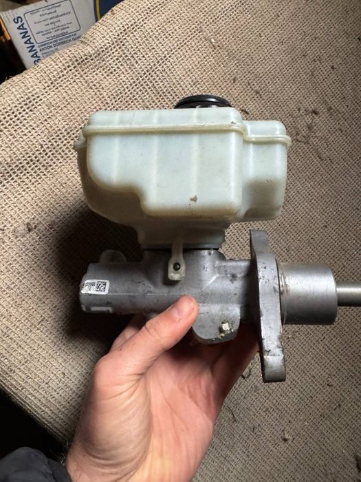 Головний гальмівний циліндр Passat b7 usa