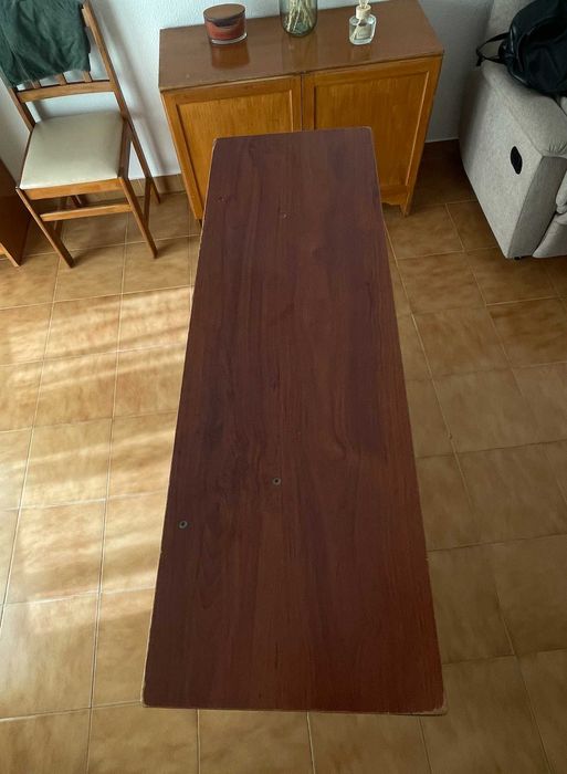 cama dobrável com ripas de madeira