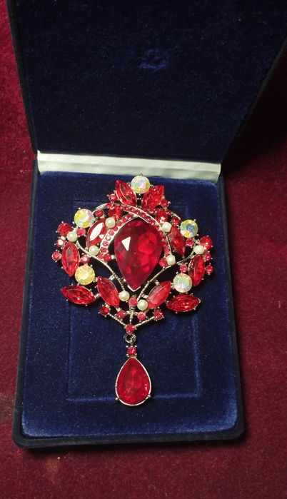 Дворцовая брошка "Анжелика"- символ Успеха, США