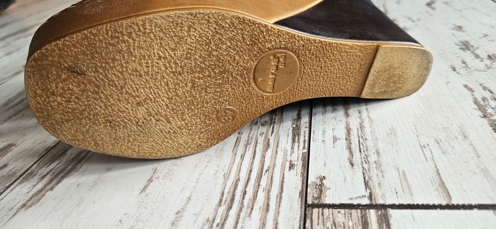 Buty, sandały,  koturna Lasocki