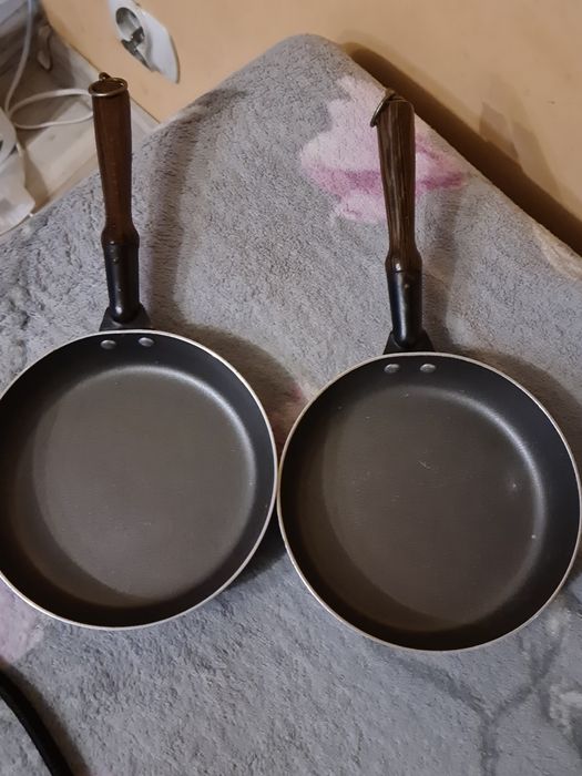Dwie patelnie ozdobne