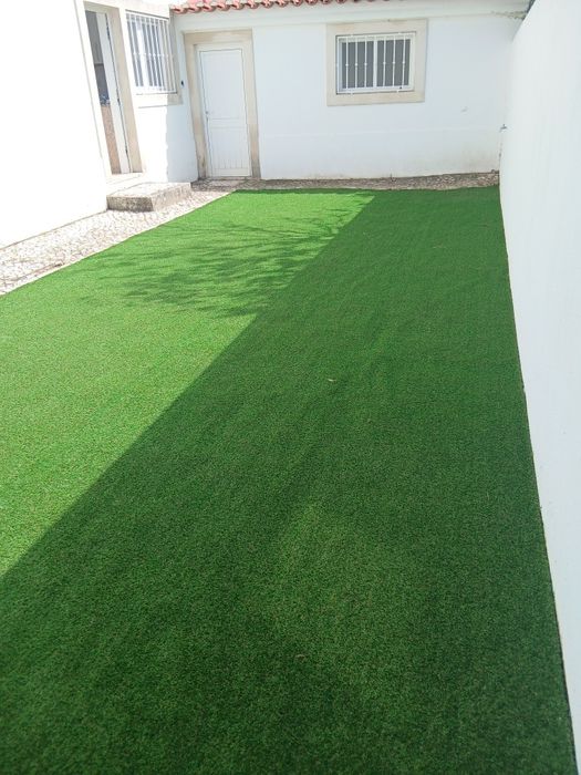 Trabalhos de limpeza de terrenos, vedação e outros