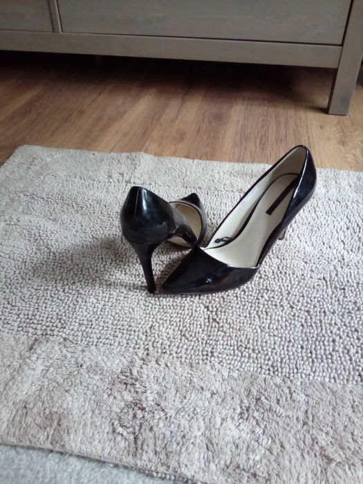 Szpilki czarne lakierowane