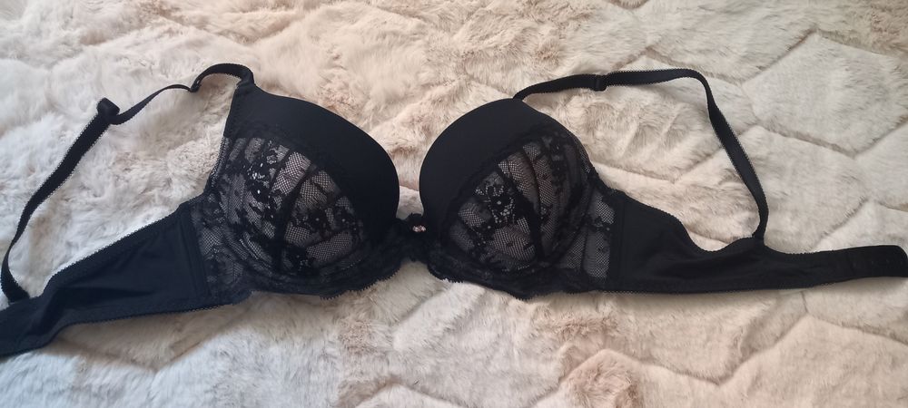 Biustonosz z fiszbinami C75