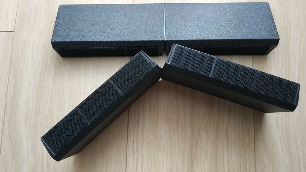 System mocowania kartonów w bagażniku