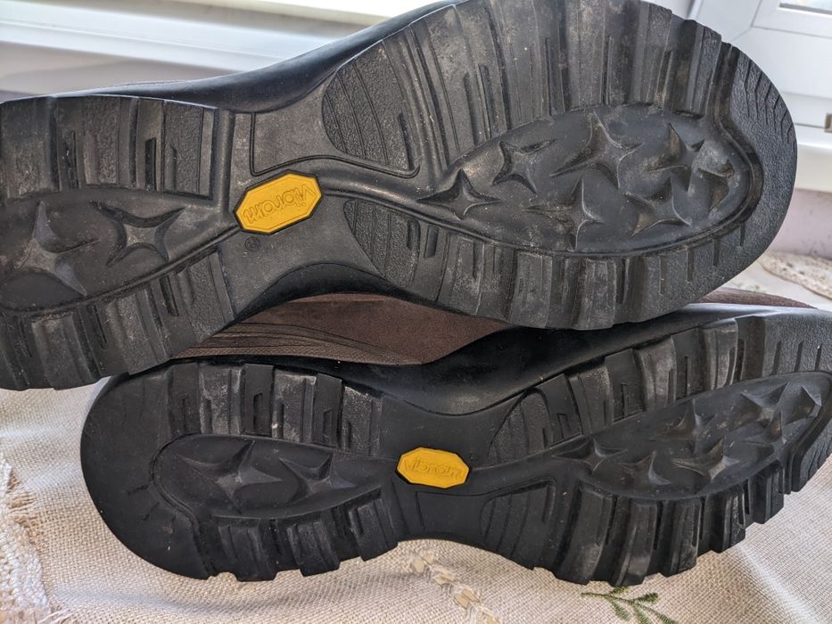 Продам чоботи 43 р