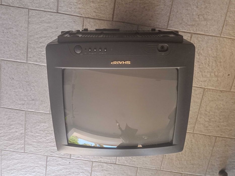 Televisor pequeno SHARP