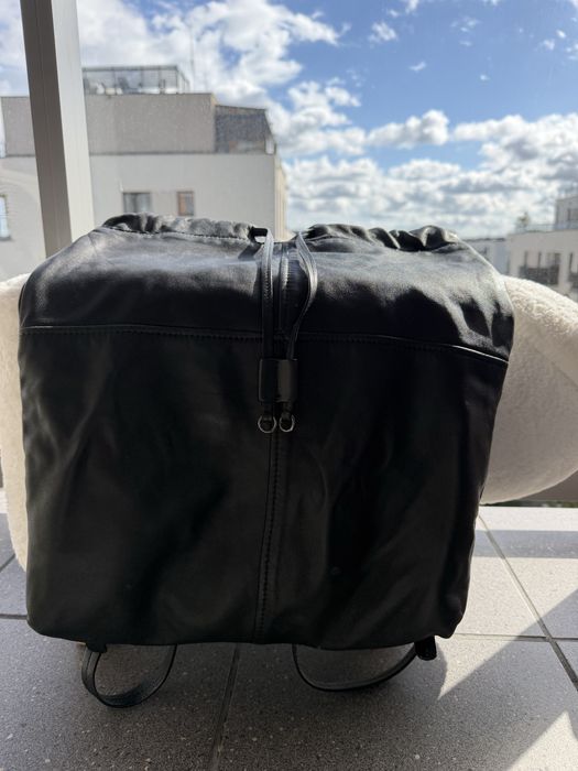 Czarny, skórzany plecak Massimo Dutti