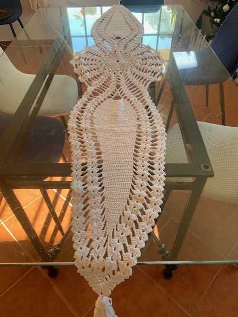 Corre Mesa em Crochet Beje