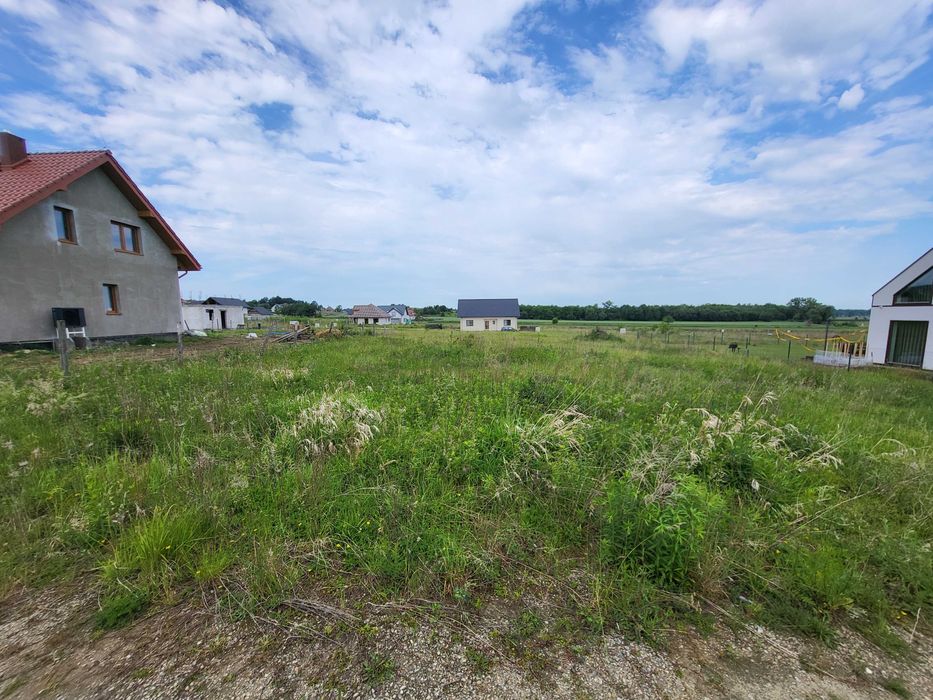 Działka budowlana 900m² w Sobótce z widokiem na Ślężę