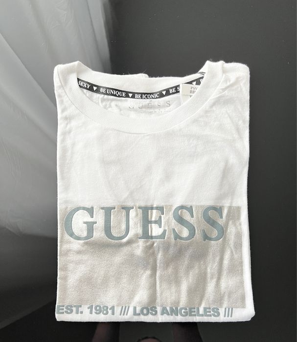 T-shirt damski Guess