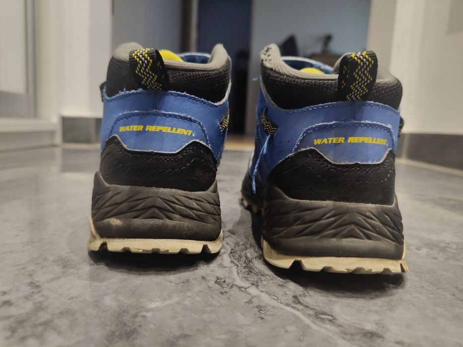 Skechers 33 dla chłopca nieprzemakalne, wysokie adidasy