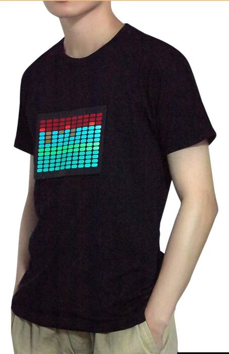 T-Shirt preta com painel equalizador