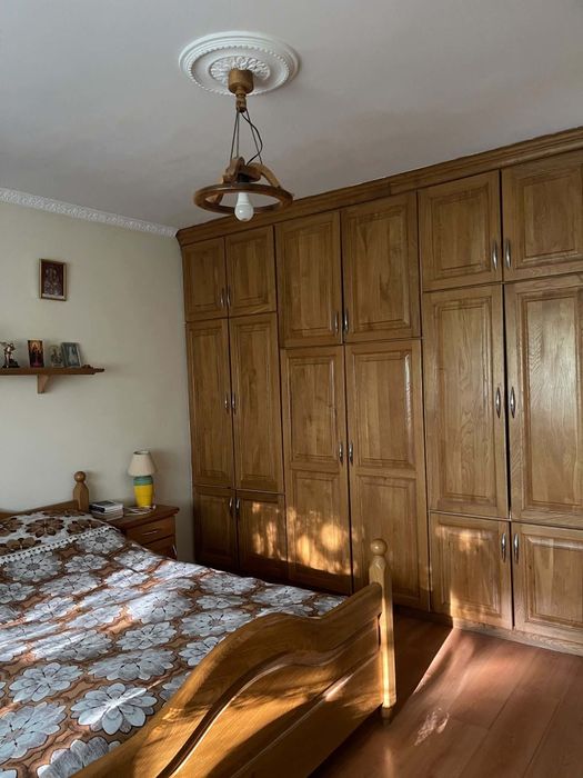 Dom z zabudowaniami towarzyszącymi