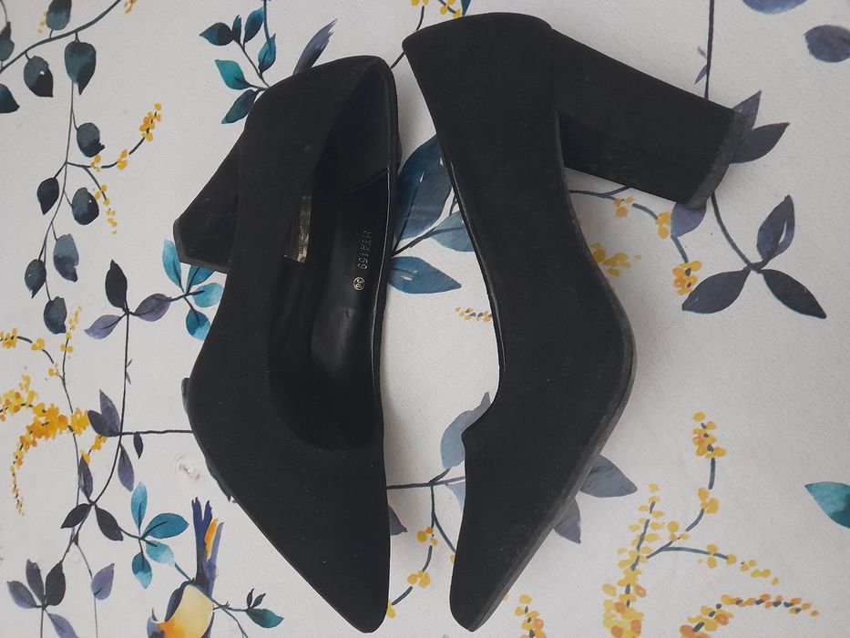 Sapatos clássicos pretos de camurça innovation, salto medio