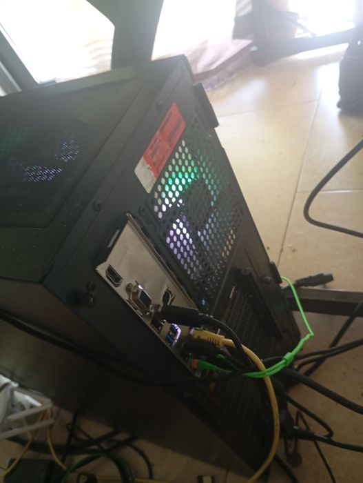 Computador gamer traz monitor junto