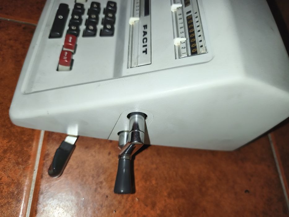 Máquina de somar FACIT