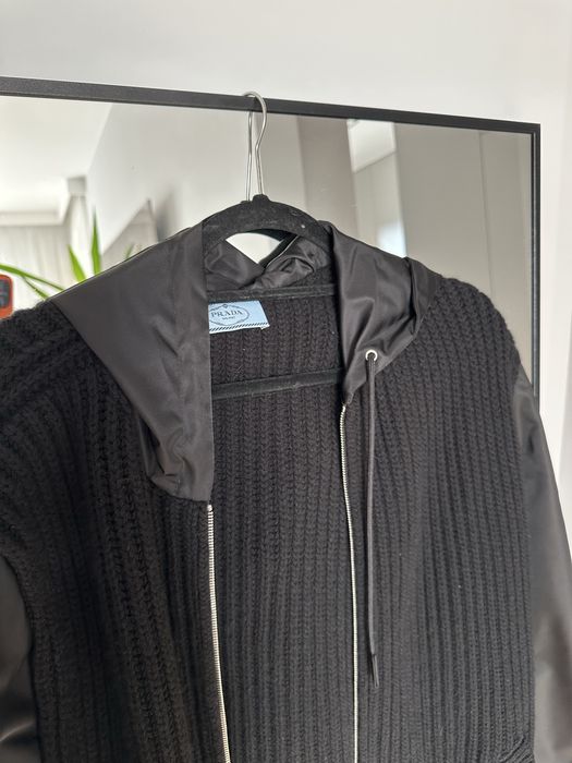 Prada Re-Nylon kurtka dzianinowa z kapturem – IT 42