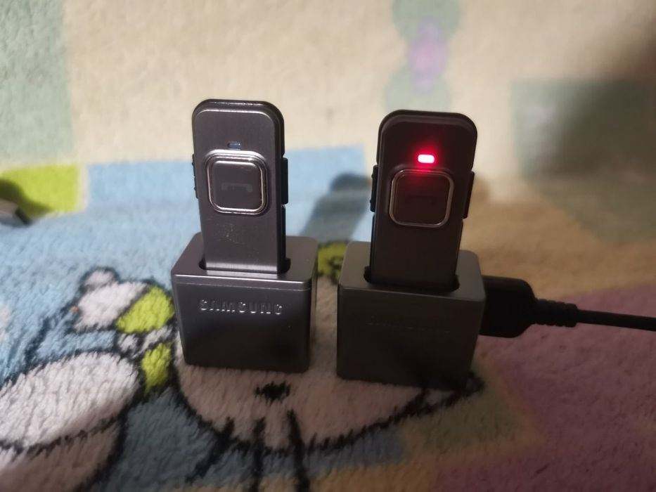 Продам Комплект 2 имиджевых Bluetooth-гарнитур Samsung WEP-350
