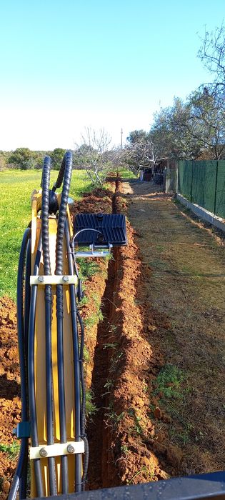 Serviços de trator/giratória - Limpeza de terrenos, jardins