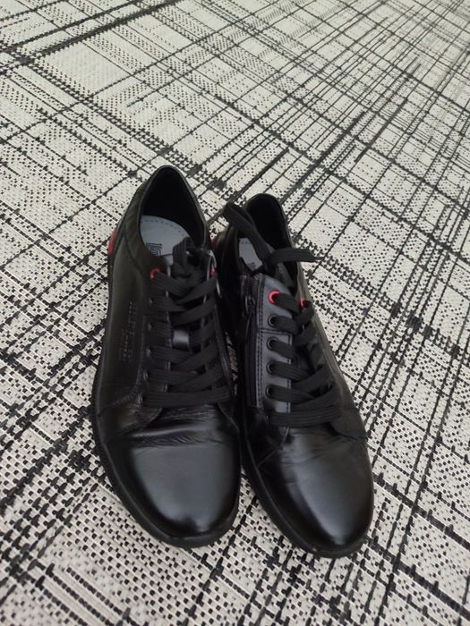 Продам нові туфлі для хлопця