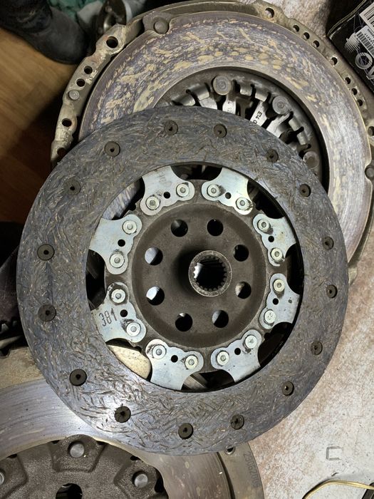 Продам Маховик Зчеплення Демпфер 2.0 dCi m9r 8200743592
