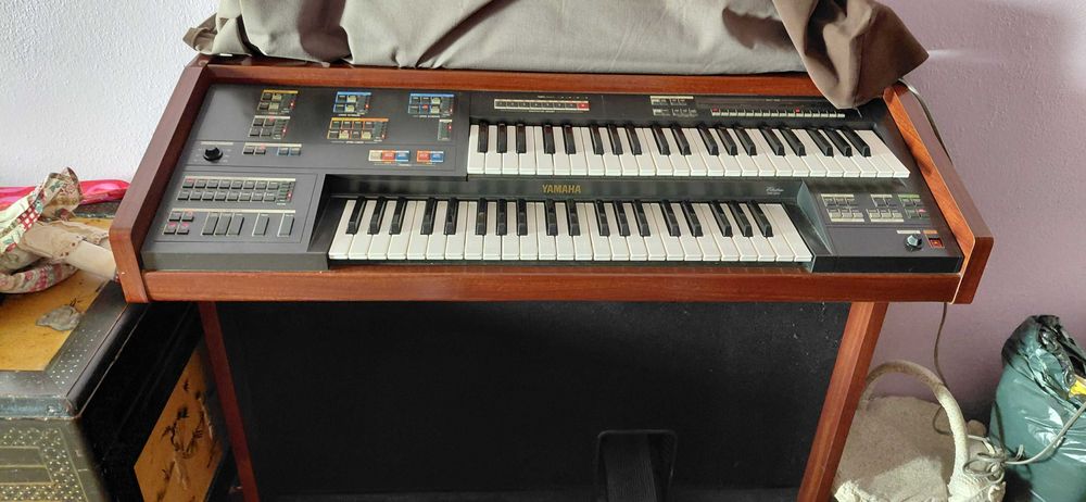 Órgão Yamaha Electone MC-200