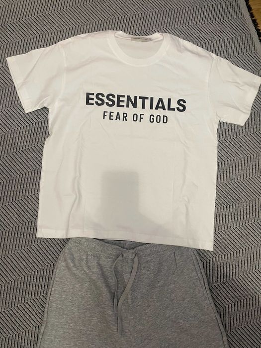 Essentials Roupa