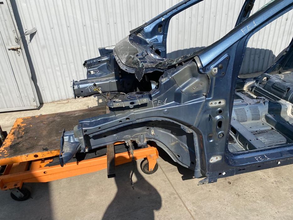 Кузов Четверть Передня Ліва Четверть Передня Права Четверть