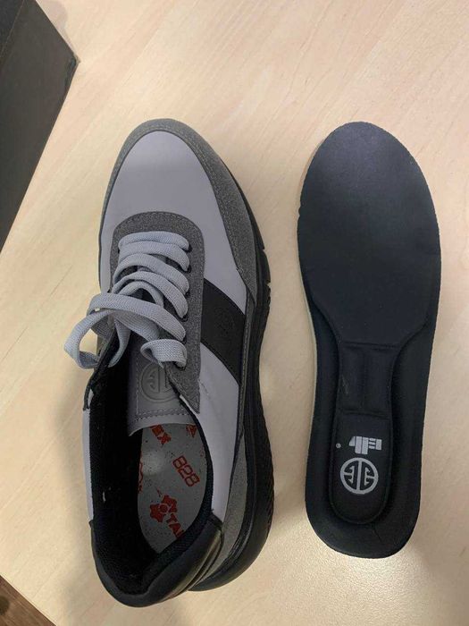 Кросівки чоловічі