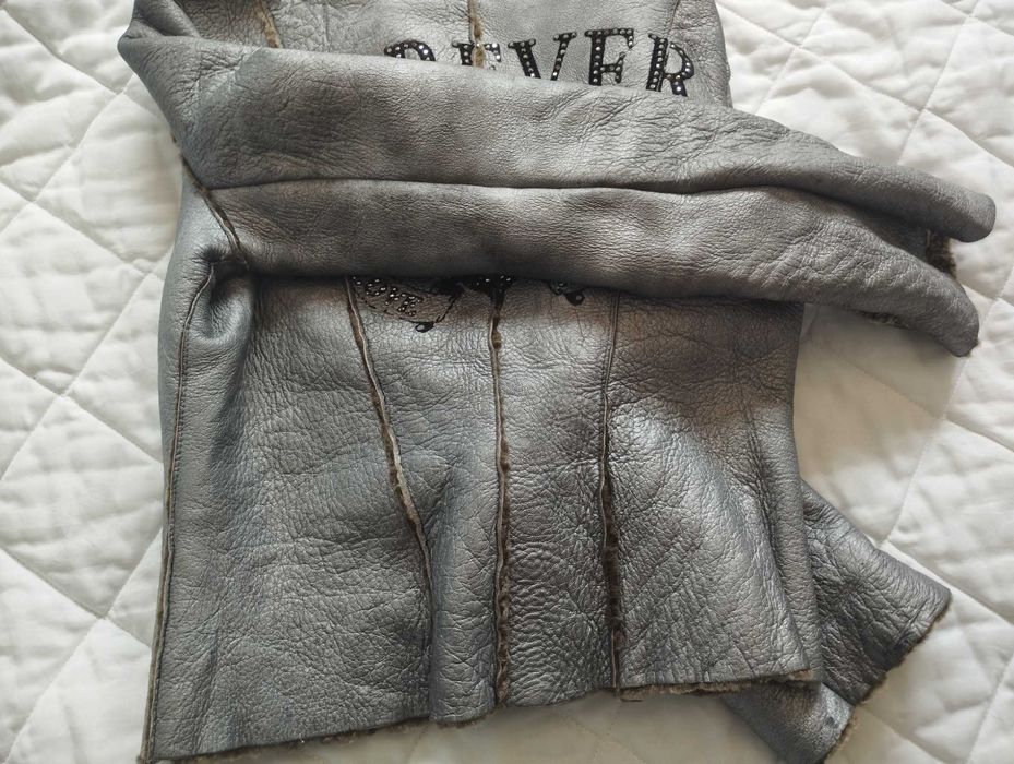 Casaco / blazer em couro com brilhantes e pêlo