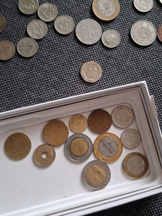 Moedas em estado mais ou menos bom