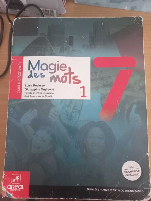 Cadernos de actividades 7°Ano Ciências Francês Inglês e outros
