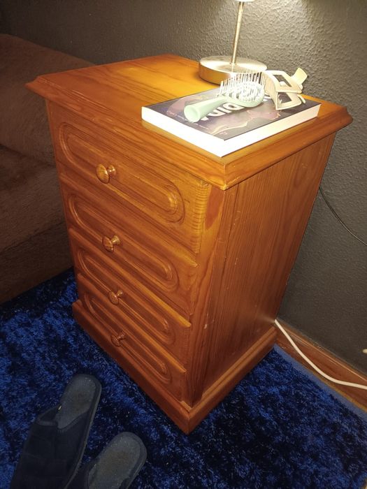 Conjunto 1 comoda + 2 mesas de cabecira madeira maciça