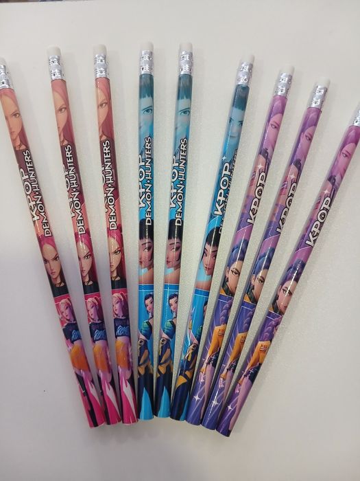 Lapis com borracha K-Pop (3 cores à escolha)