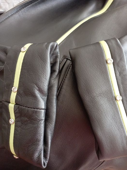 Skórzana czarna  kurtka , żakiet z kapturem  rozmiar 40-42