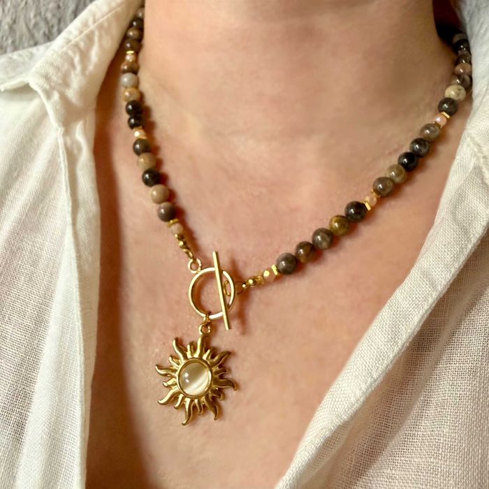 Naszyjnik z czarnego kamienia słonecznego – ochrona, siła i intuicja