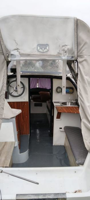 Łódź kabinowa z przyczepą zarejestrowaną