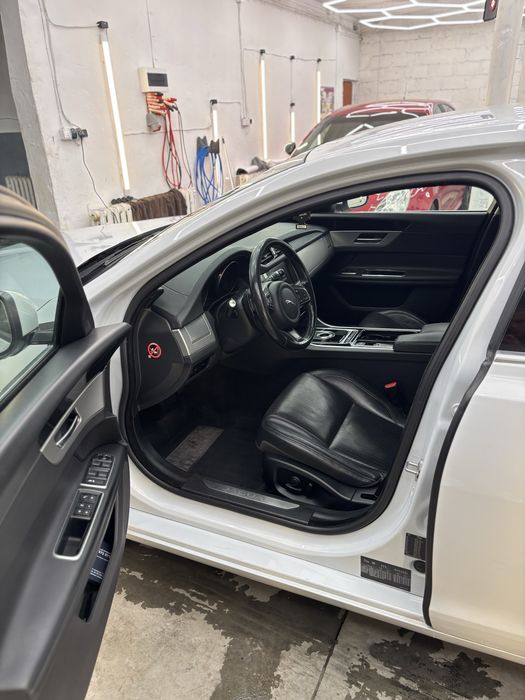 Jaguar  Xf  x260