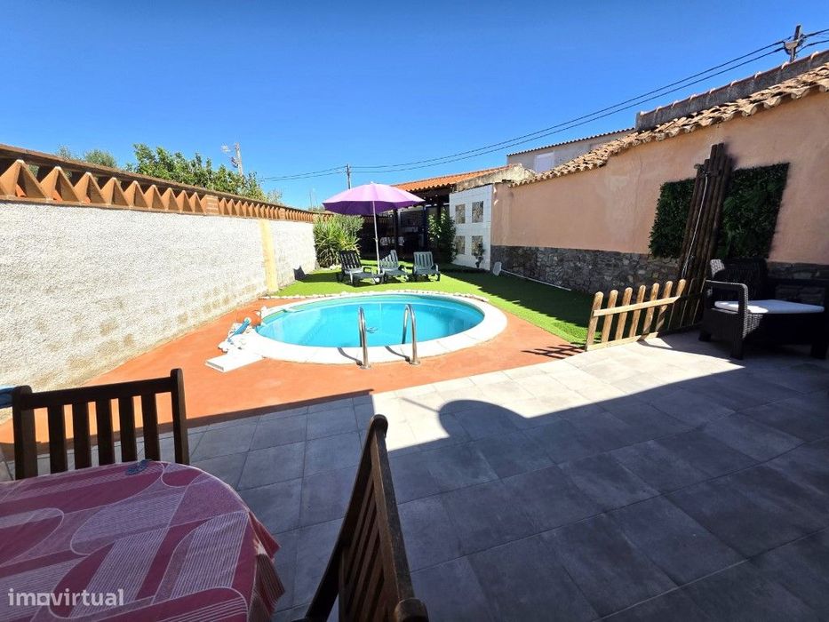 Moradia T2 com piscina, muito perto da Praia da Amieira