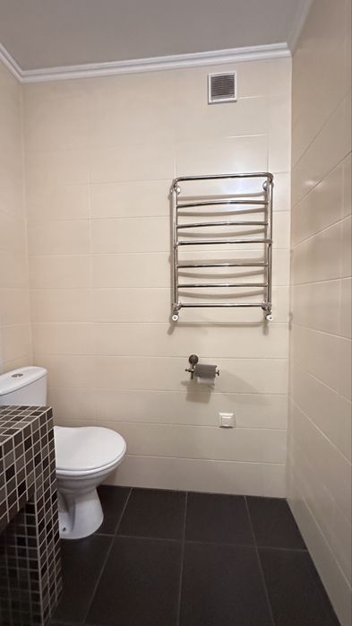 Довгострокова оренда в центрі міста 1,5к . Новобудова . інд. Опалення