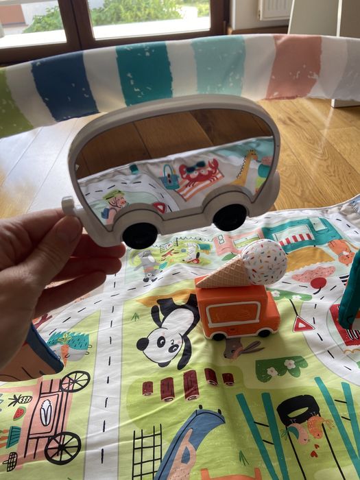 Mata Fisher Price wesołe miasteczko.