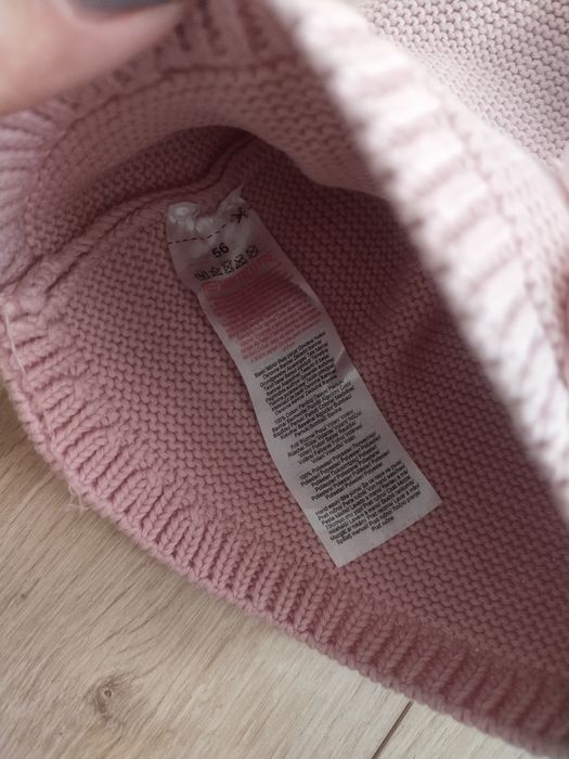 Różowa czapka dziewczęca z kwiatkiem 56