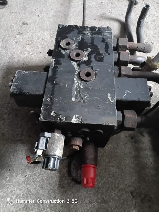 Rozdzielacz hydrauliczny naczepa ruchoma podłoga cargo floor