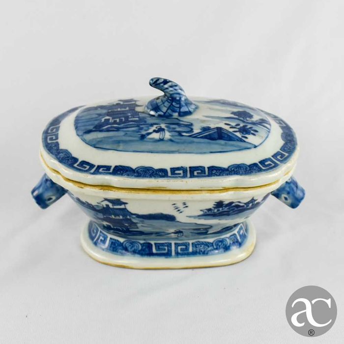 Pequena terrina porcelana da China período Qianlong, séc. XVIII